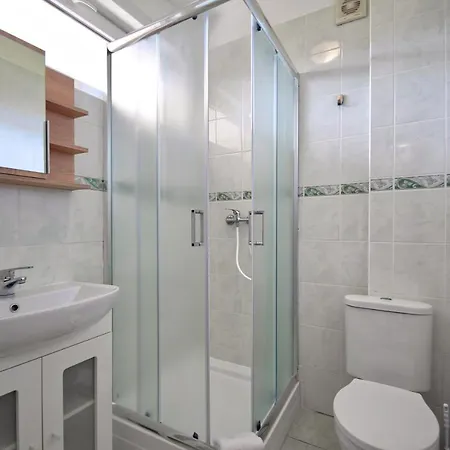 Radosc ゲストハウス レバル