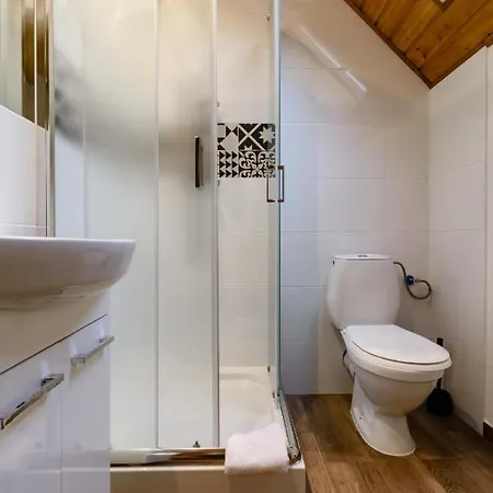 Radosc ゲストハウス レバル